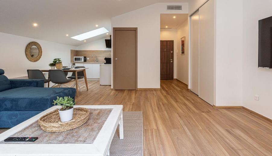 Studio Cozy Avec Terrasse N12 Νίκαια Εξωτερικό φωτογραφία
